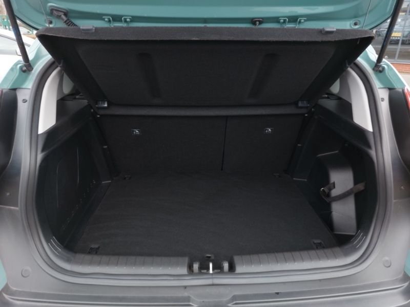 Hyundai Bayon Hatchback Green #8