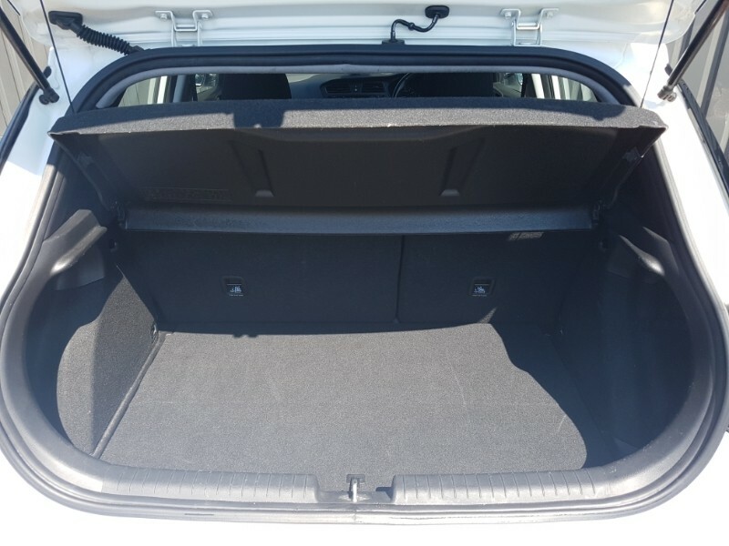 Hyundai I20 Active White #8