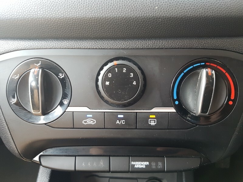 Hyundai I20 Active White #18