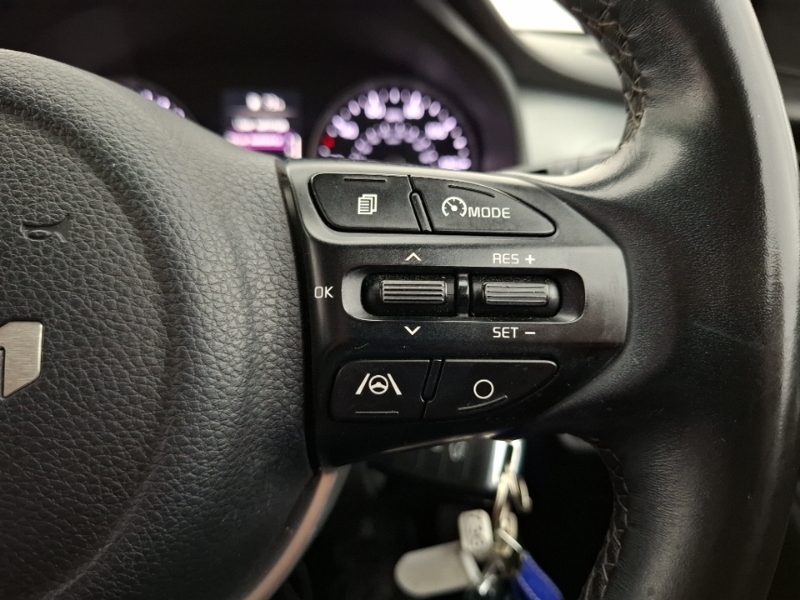 Kia Stonic Black #13
