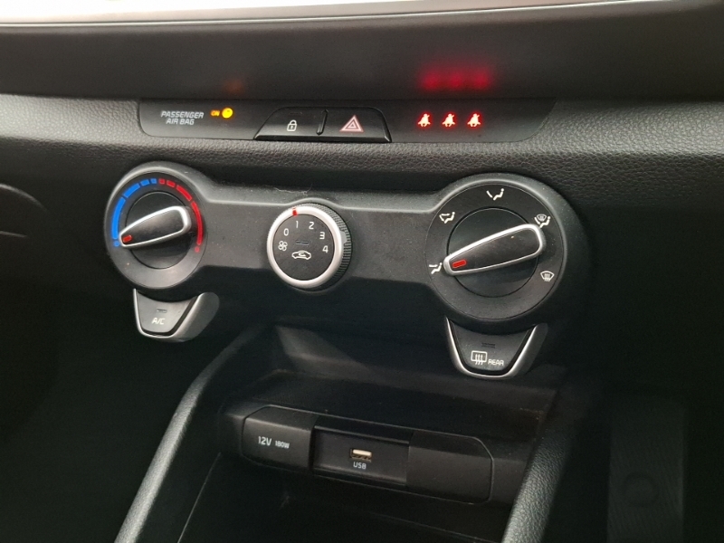 Kia Stonic Black #16