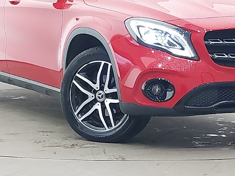 Mercedes-Benz GLA Class White #9