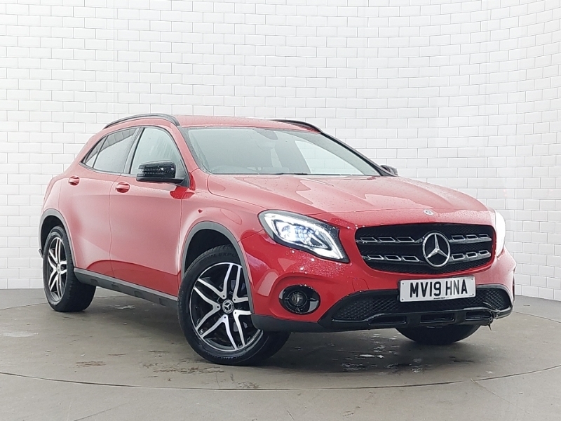 Mercedes-Benz GLA Class Gla 180 Urban Edition Red