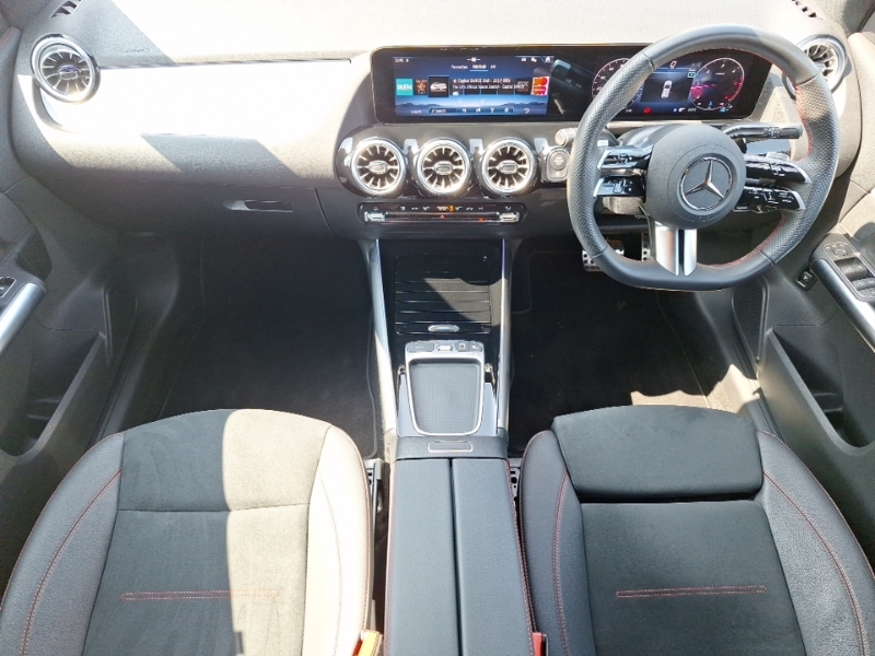 Mercedes-Benz GLA Class Gla 200D Amg Line Executive White #3