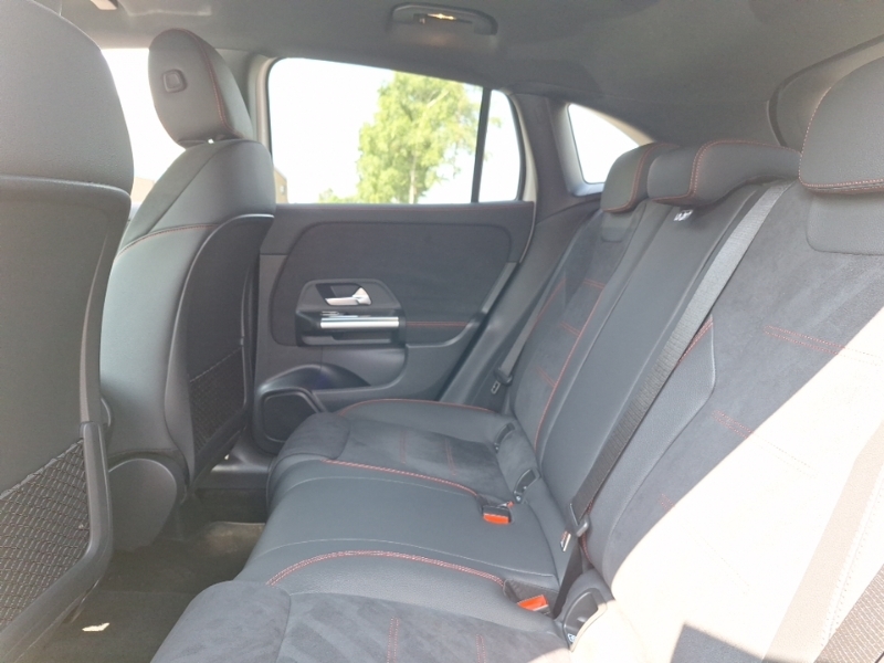 Mercedes-Benz GLA Class Gla 200D Amg Line Executive White #6