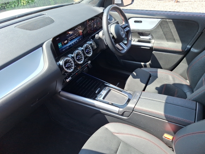Mercedes-Benz GLA Class Gla 200D Amg Line Executive White #5
