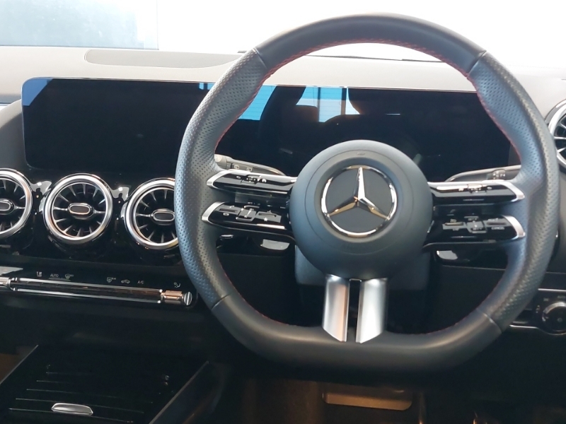 Mercedes-Benz GLA Class Gla 200D Amg Line Executive Black #5
