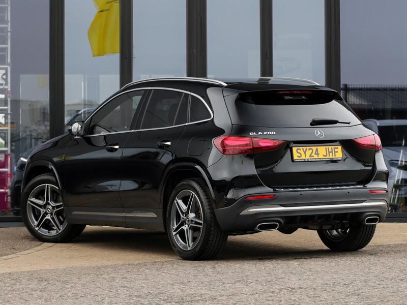 Mercedes-Benz GLA Class Gla 200 Amg Line Executive Black #2