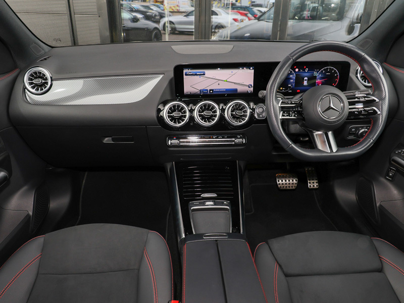 Mercedes-Benz GLA Class Gla 200 Amg Line Executive Black #3