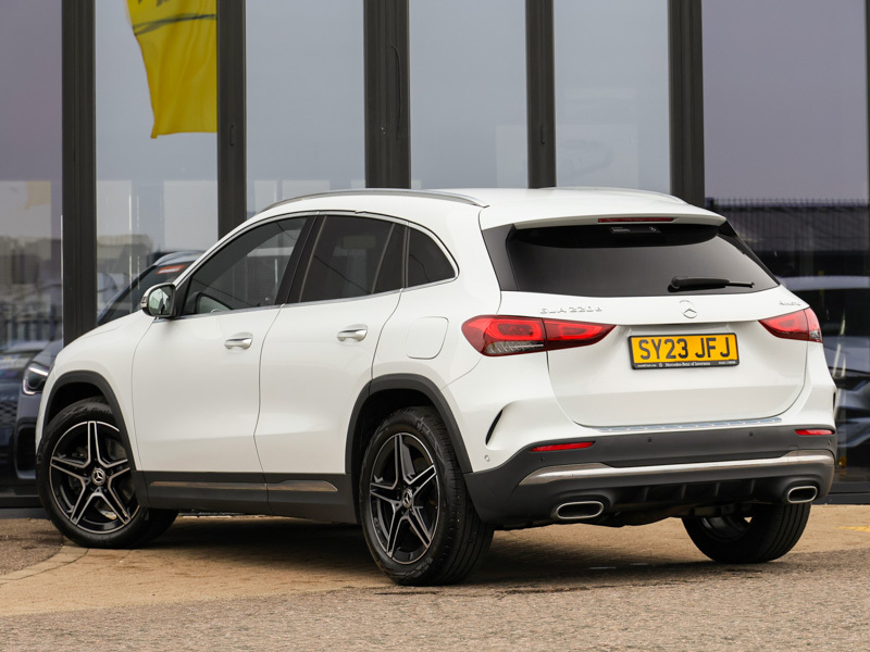 Mercedes-Benz GLA Class Gla 220D 4Matic Amg Line Premium White #2