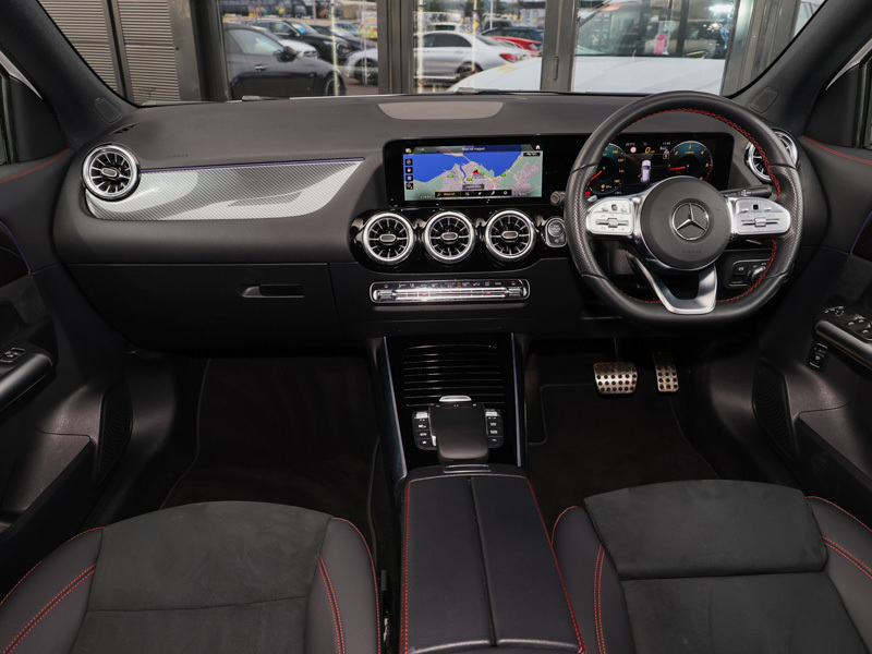 Mercedes-Benz GLA Class Gla 220D 4Matic Amg Line Premium White #3