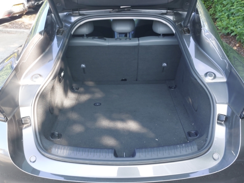 MG IM5 100Kwh Long Range Saloon White #18