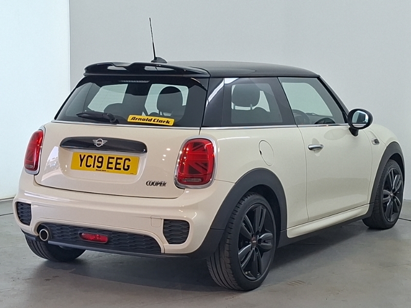 Mini Hatch 1.5 Cooper Sport II YC19EEG White #2