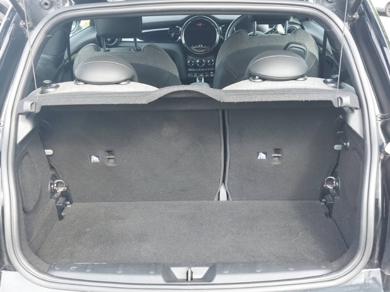 Mini Hatch 1.5 Cooper Classic Premium Silver #18