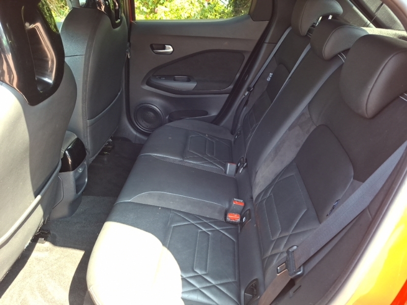 Nissan Juke 1.0 Dig-t Tekna Red #6