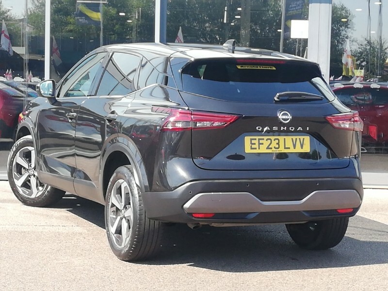 Nissan Qashqai 1.3 Dig-t Mh N-connecta Black #2