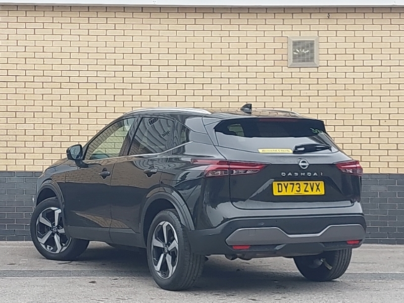 Nissan Qashqai 1.3 Dig-t Mh 158 N-connecta Xtronic DY73ZVX Black #2
