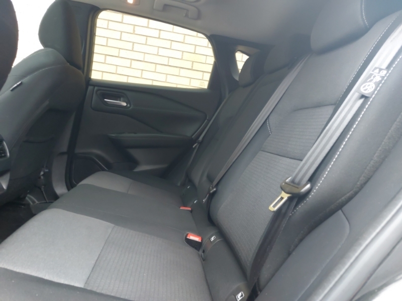 Nissan Qashqai 1.3 Dig-t Mh 158 N-connecta Xtronic DY73ZVX Black #6
