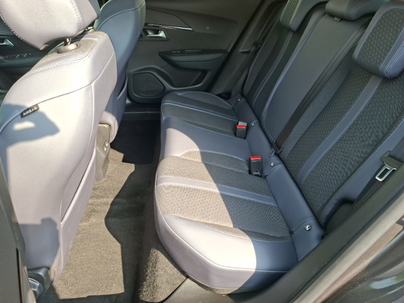 Peugeot 2008 1.2 Puretech Allure Premium Grey #6