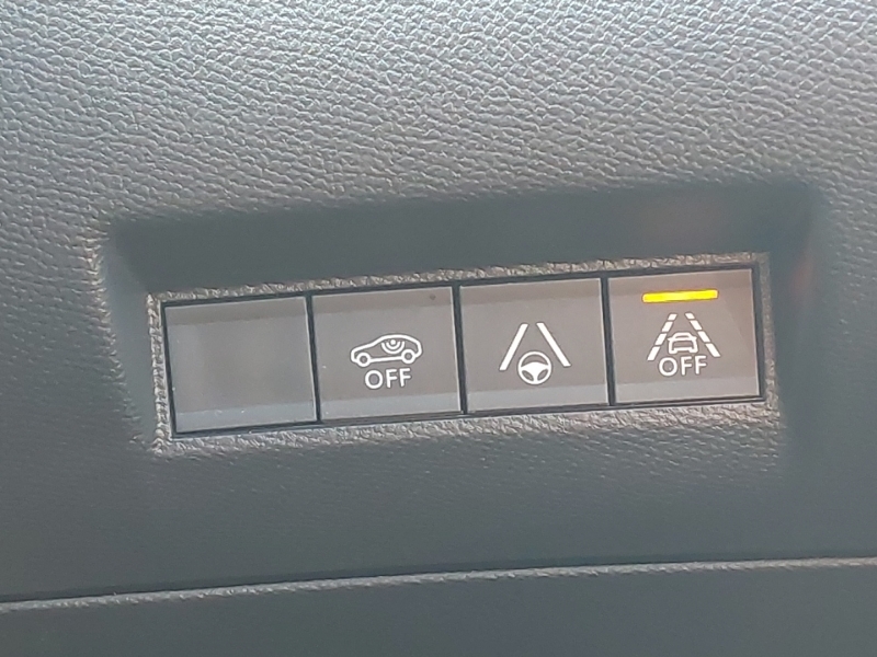 Peugeot e-208 Hatchback Black #16