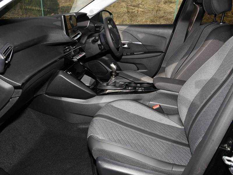Peugeot 208 1.2 Puretech 100 Allure Black #5