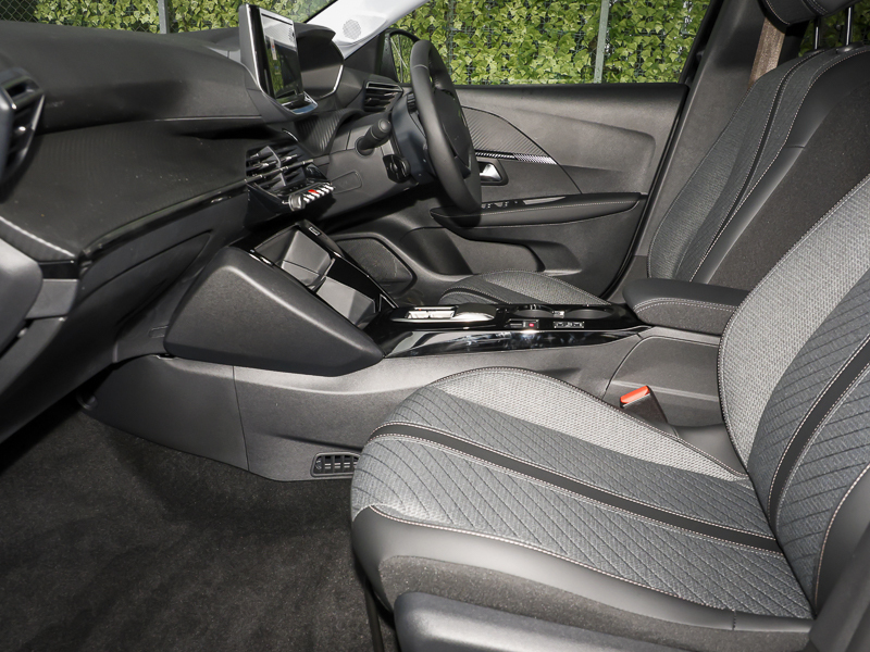 Peugeot 208 1.2 Hybrid 100 Allure E-dsc6 Black #3