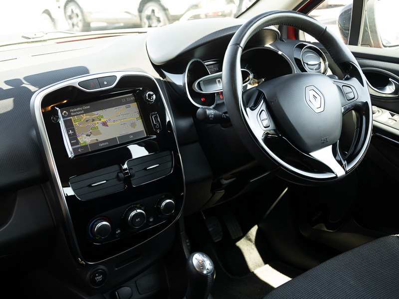 Renault Clio Dynamique Nav 16V Red #13