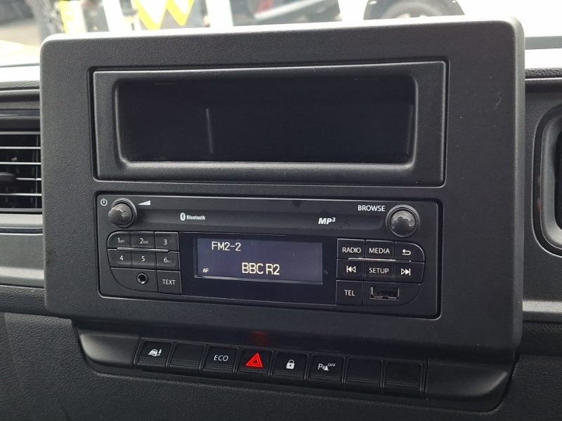 Renault Master 2.3L Business White #10
