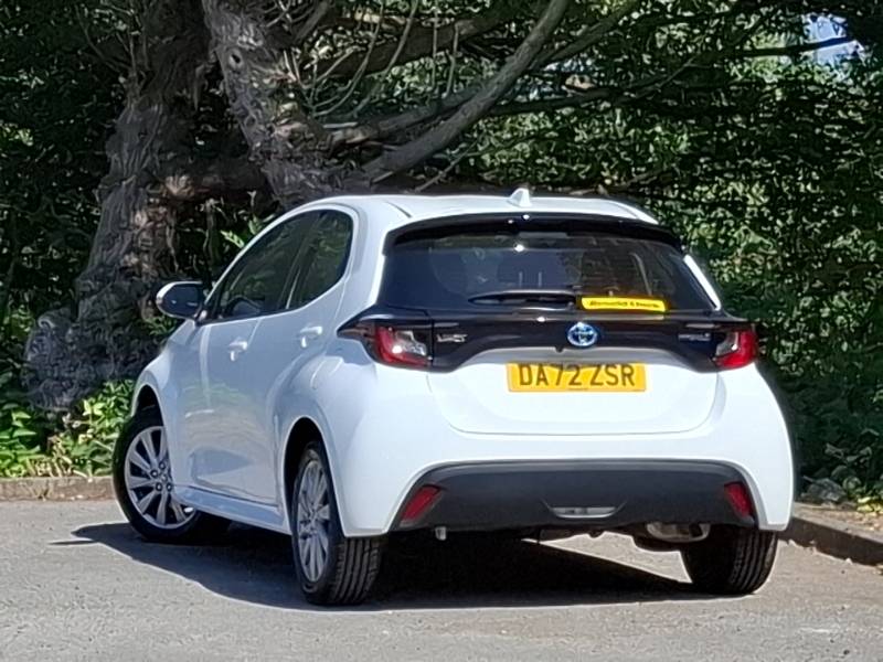 Toyota Yaris 1.5 Hybrid Icon Cvt White #2