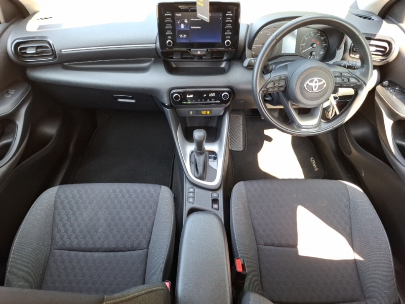Toyota Yaris 1.5 Hybrid Icon Cvt White #3