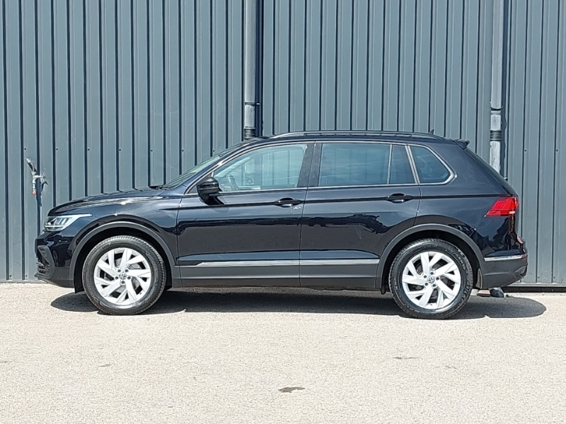 Volkswagen Tiguan 1.5 Tsi 150 Life SJ72UTB Black #4