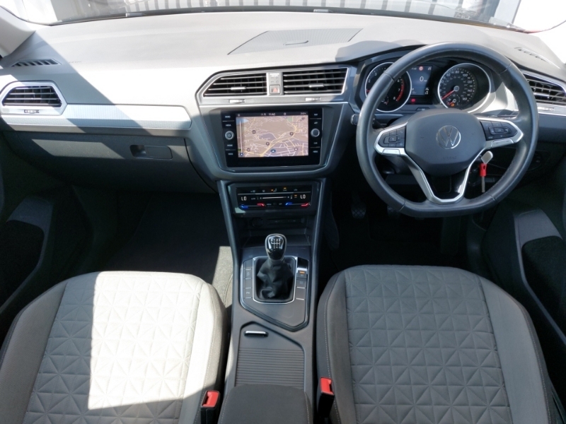 Volkswagen Tiguan 1.5 Tsi 150 Life SJ72UTB Black #3