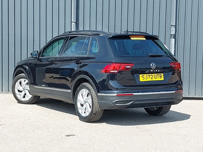Volkswagen Tiguan 1.5 Tsi 150 Life SJ72UTB Black #2