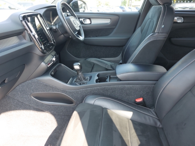 Volvo XC40 1.5 T3 163 R Design White #5