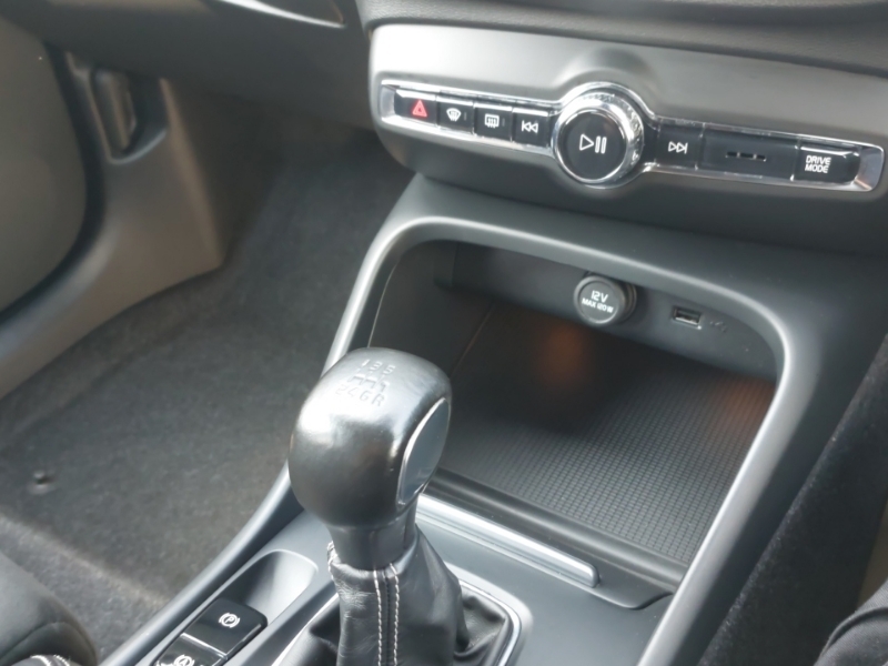 Volvo XC40 First Edition Silver #15