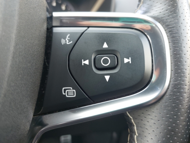 Volvo XC40 First Edition Silver #13