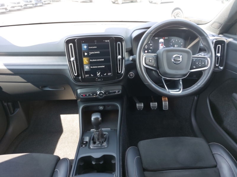 Volvo XC40 1.5 T3 163 R Design White #3