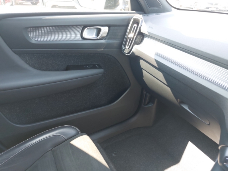 Volvo XC40 First Edition Silver #17