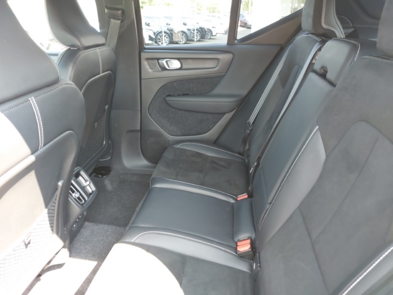 Volvo XC40 1.5 T3 163 R Design White #6