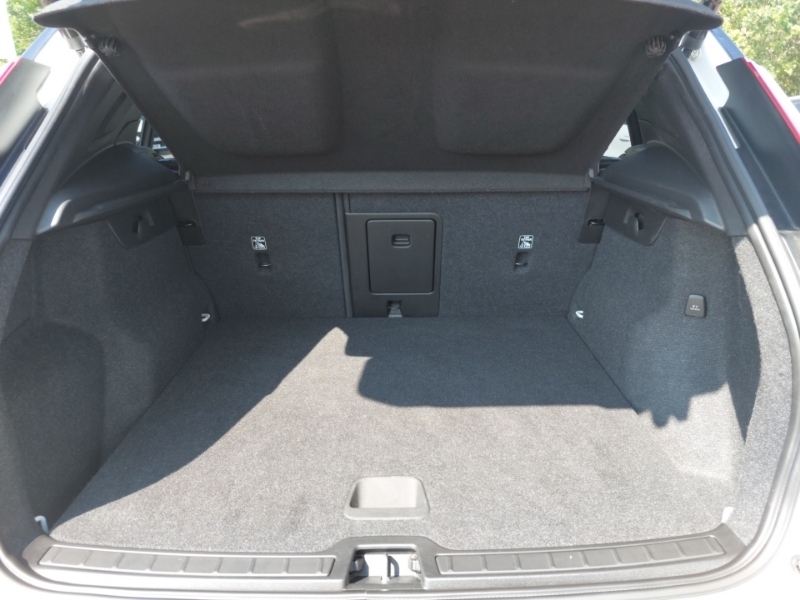Volvo XC40 First Edition Silver #18