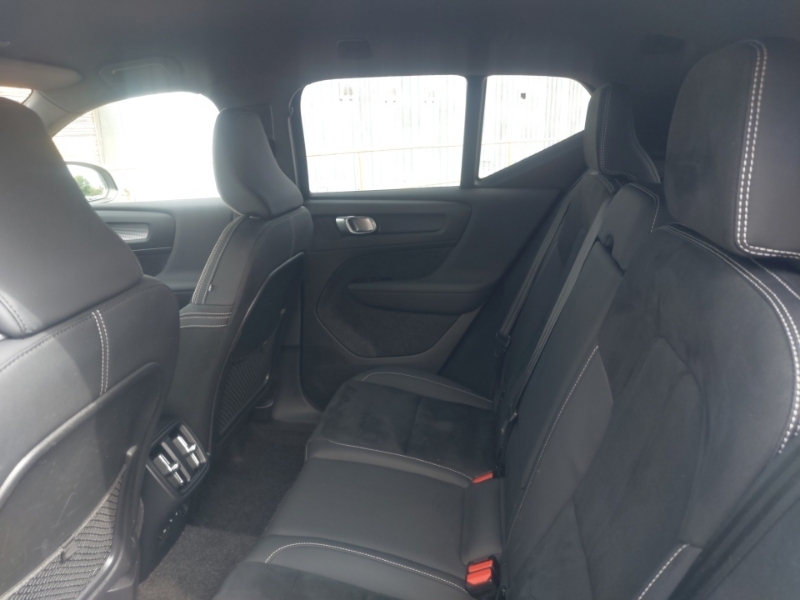 Volvo XC40 2.0 B4p Plus Black Edition Black #6