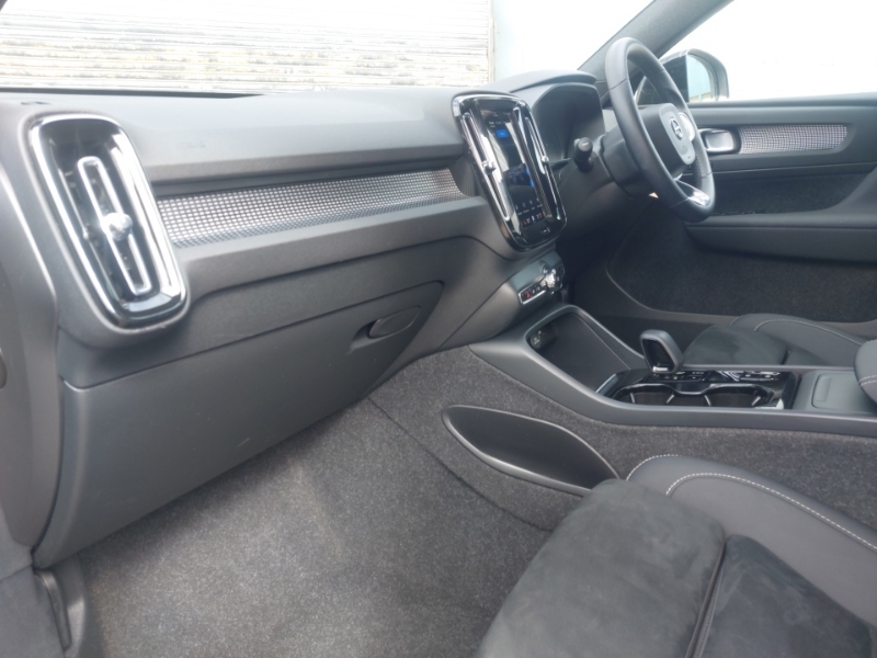 Volvo XC40 2.0 B4p Plus Black Edition Black #5