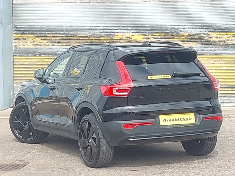 Volvo XC40 2.0 B4p Plus Black Edition Black #2