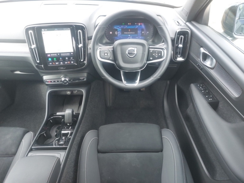 Volvo XC40 Plus Black #8