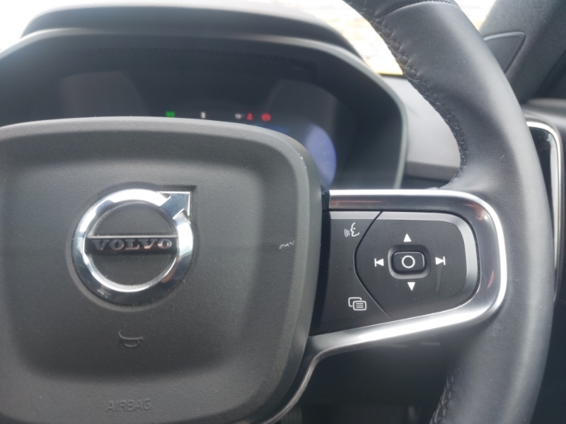 Volvo XC40 Plus Black #13