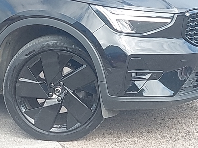 Volvo XC40 Plus Black #20