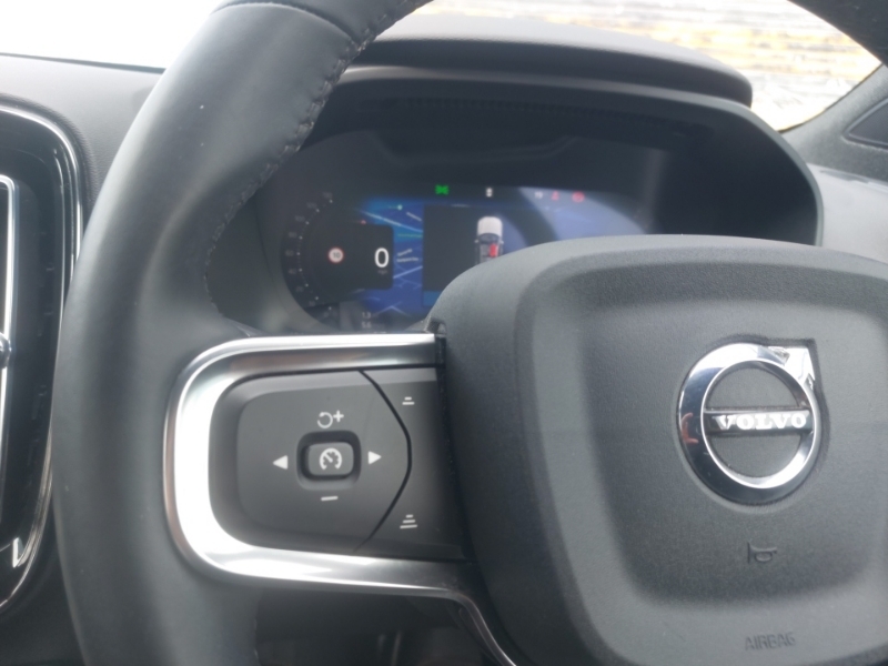 Volvo XC40 Plus Black #12