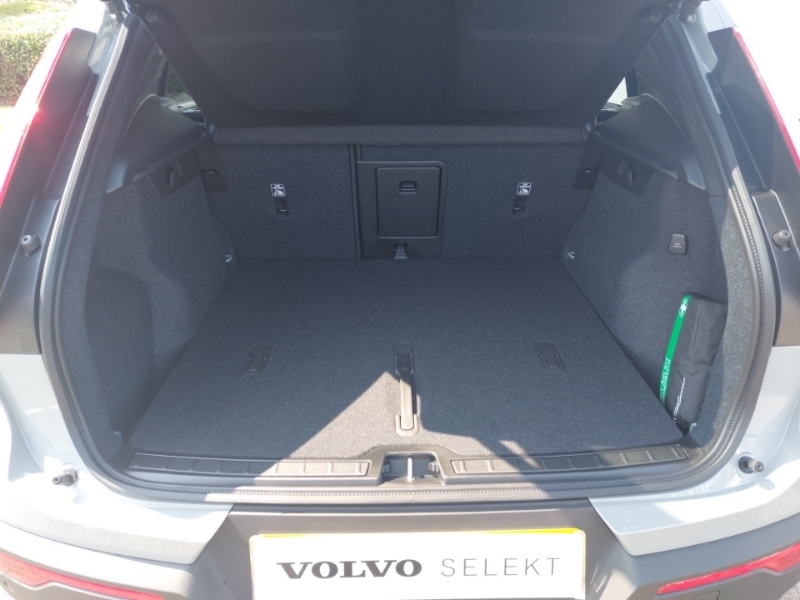 Volvo XC40 Plus Blue #18