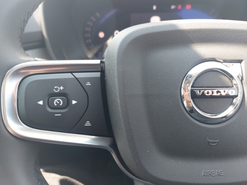 Volvo XC40 Plus Blue #12