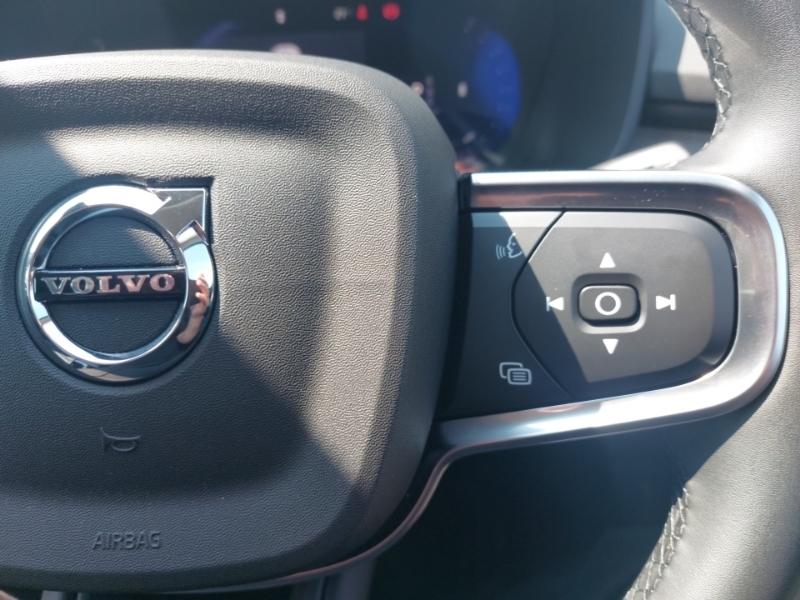 Volvo XC40 Plus Blue #13